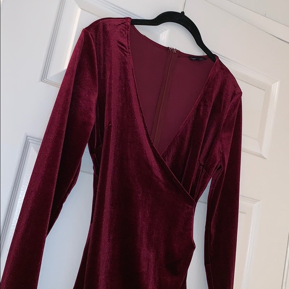 BURGUNDY VELVET WRAP DRESS SIZE SMALL. AMAZING FIT - Picture 3 of 7